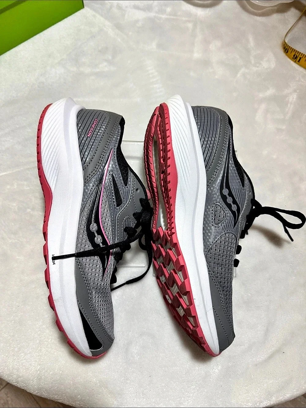 Saucony Cohesion 16 Women's Gray & Pink Athletic Shoes US 8 Like New